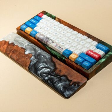 Black and white resin wrist rest by Hirosart
