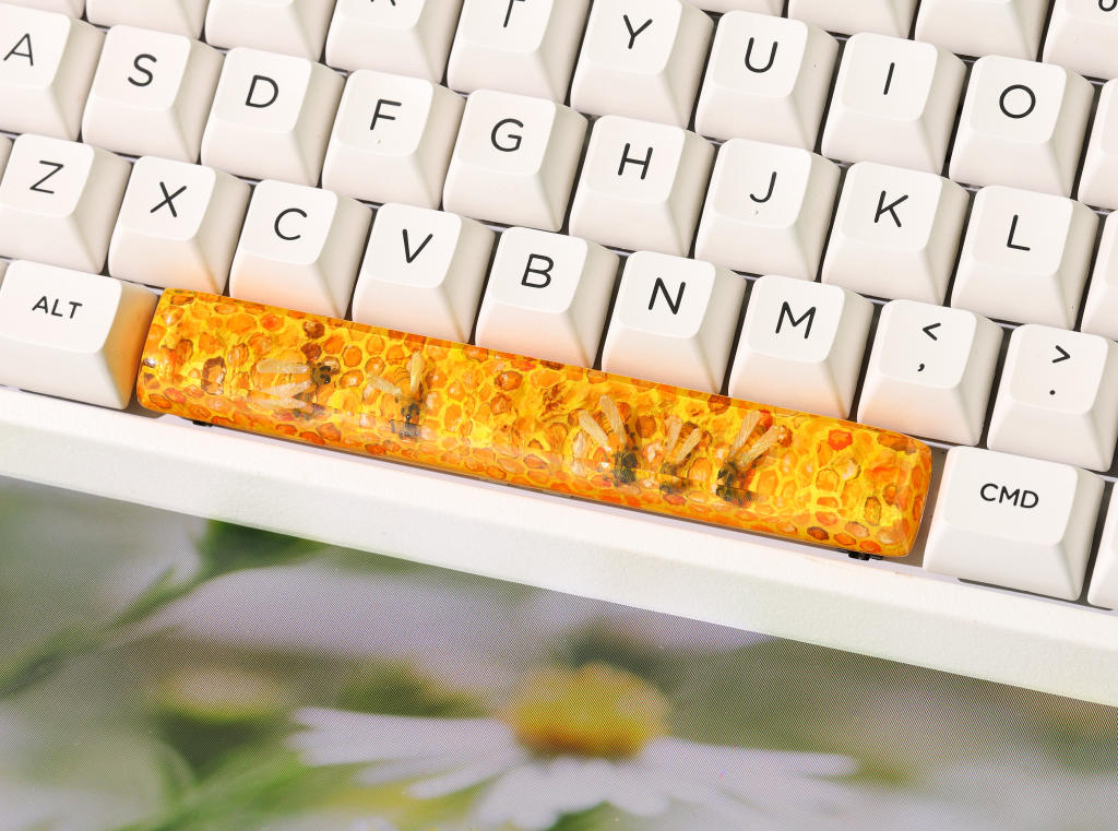 Honey Bee Artisan keycap 6 Honey Bee Artisan keycaps