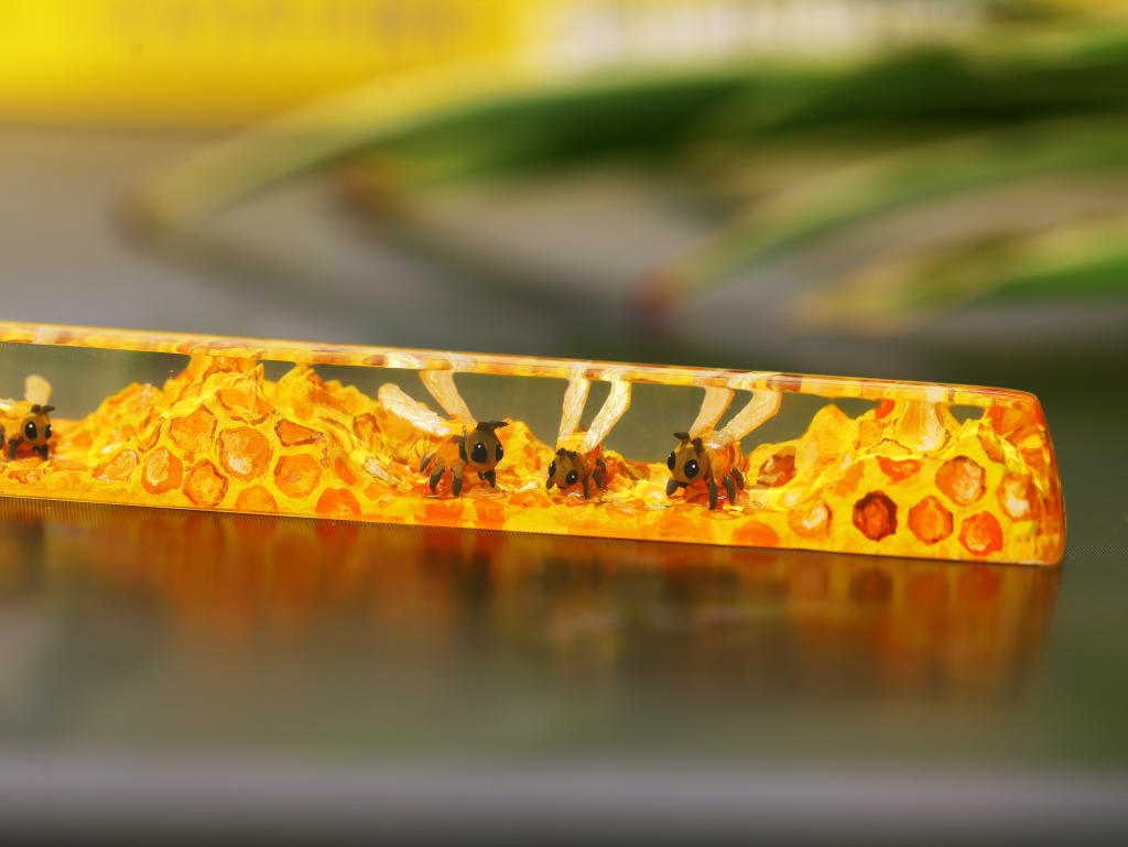 Honey Bee Artisan keycap 13 Honey Bee Artisan keycaps