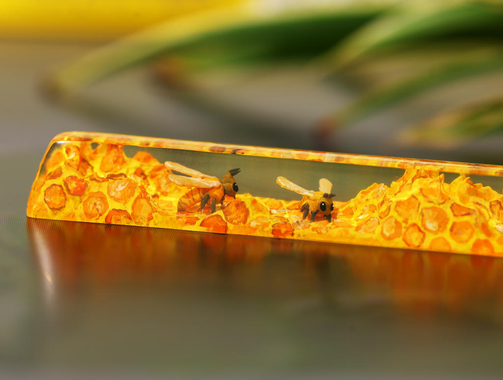Honey Bee Artisan keycap 14 Honey Bee Artisan keycaps