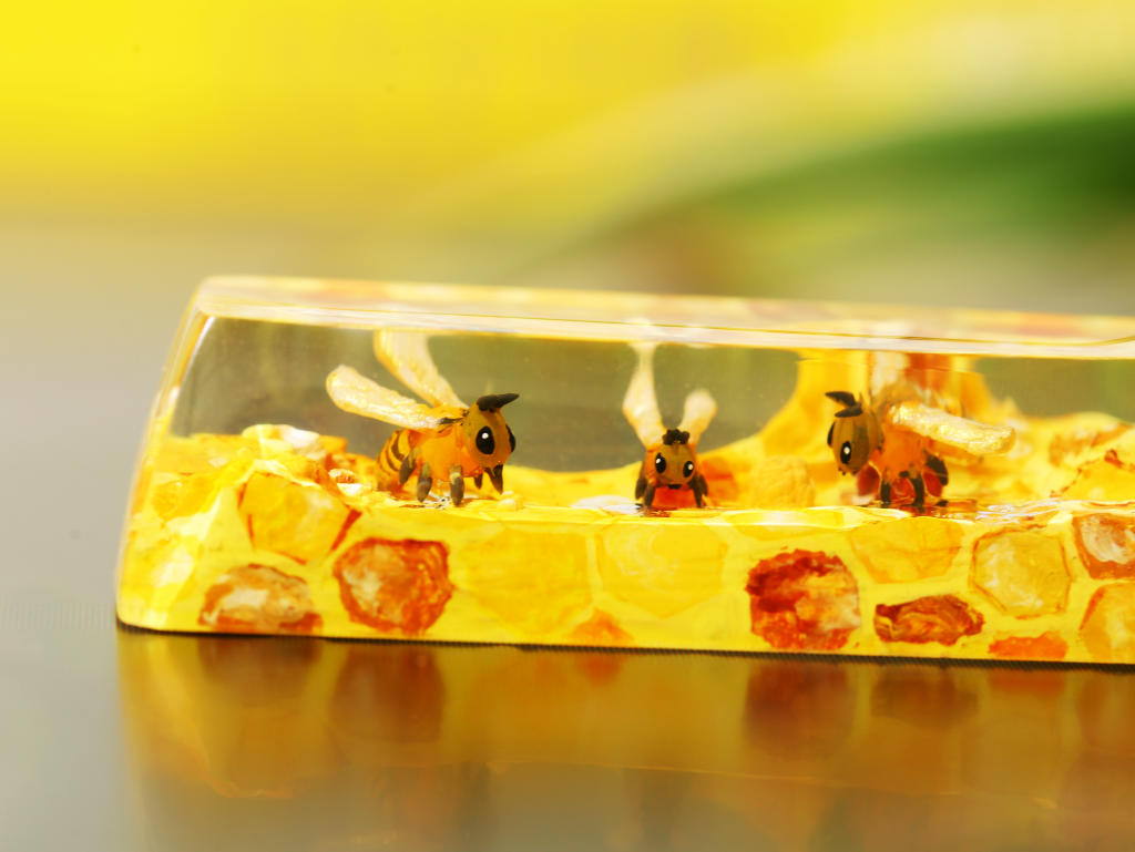 Honey Bee Artisan keycap 19 Honey Bee Artisan keycaps