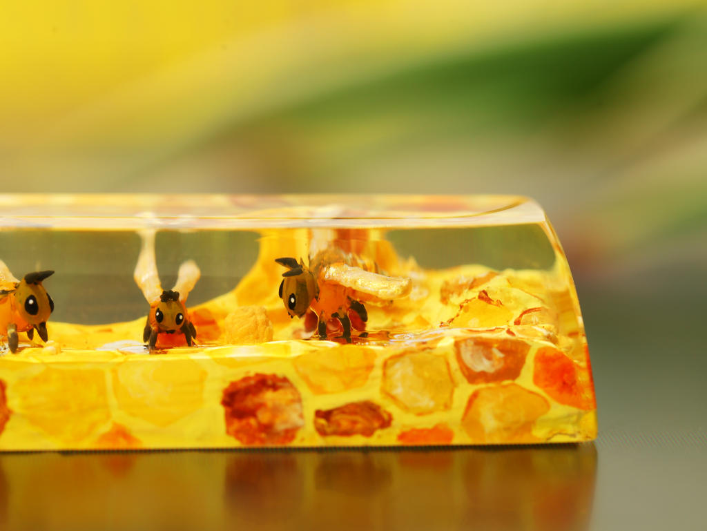 Honey Bee Artisan keycap 18 Honey Bee Artisan keycaps