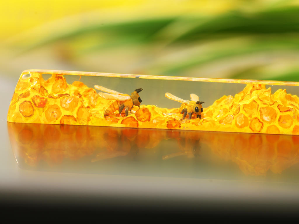 Honey Bee Artisan keycap 17 Honey Bee Artisan keycaps