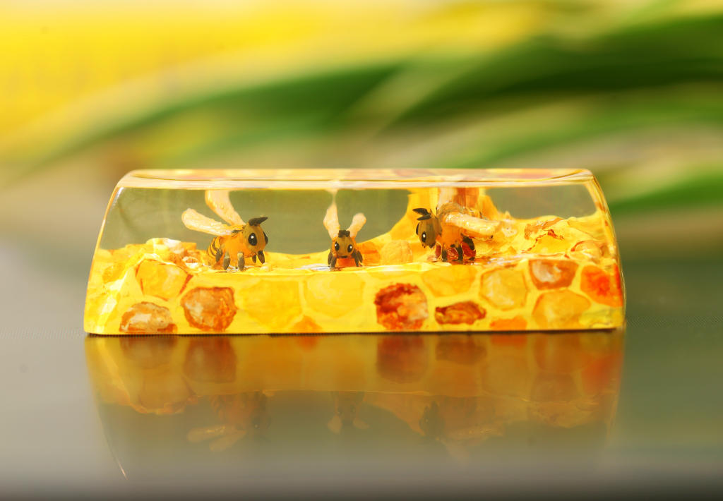Honey Bee Artisan keycap 1 Honey Bee Artisan keycaps