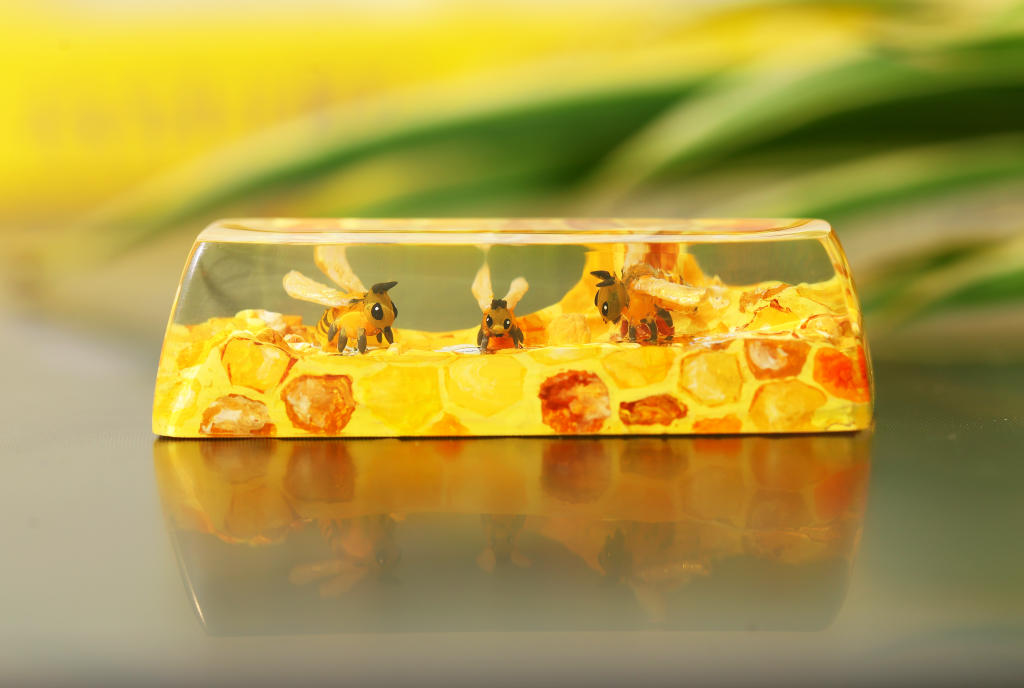 Honey Bee Artisan keycap 7 Honey Bee Artisan keycaps