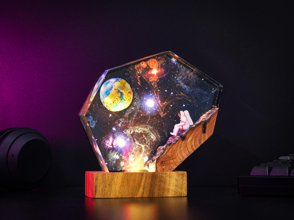 Millennium Falcon Spaceship Night Light 3 The EARTH and Astronaut Epoxy Lamp