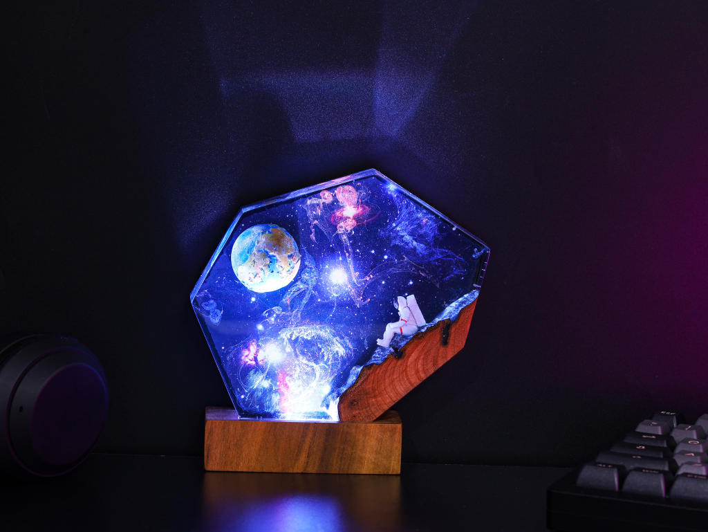 Millennium Falcon Spaceship Night Light 5 The EARTH and Astronaut Epoxy Lamp