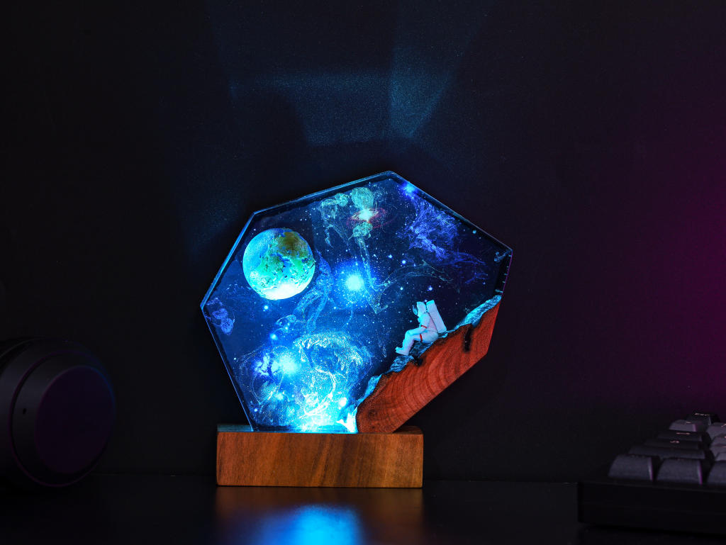 Millennium Falcon Spaceship Night Light 4 The EARTH and Astronaut Epoxy Lamp