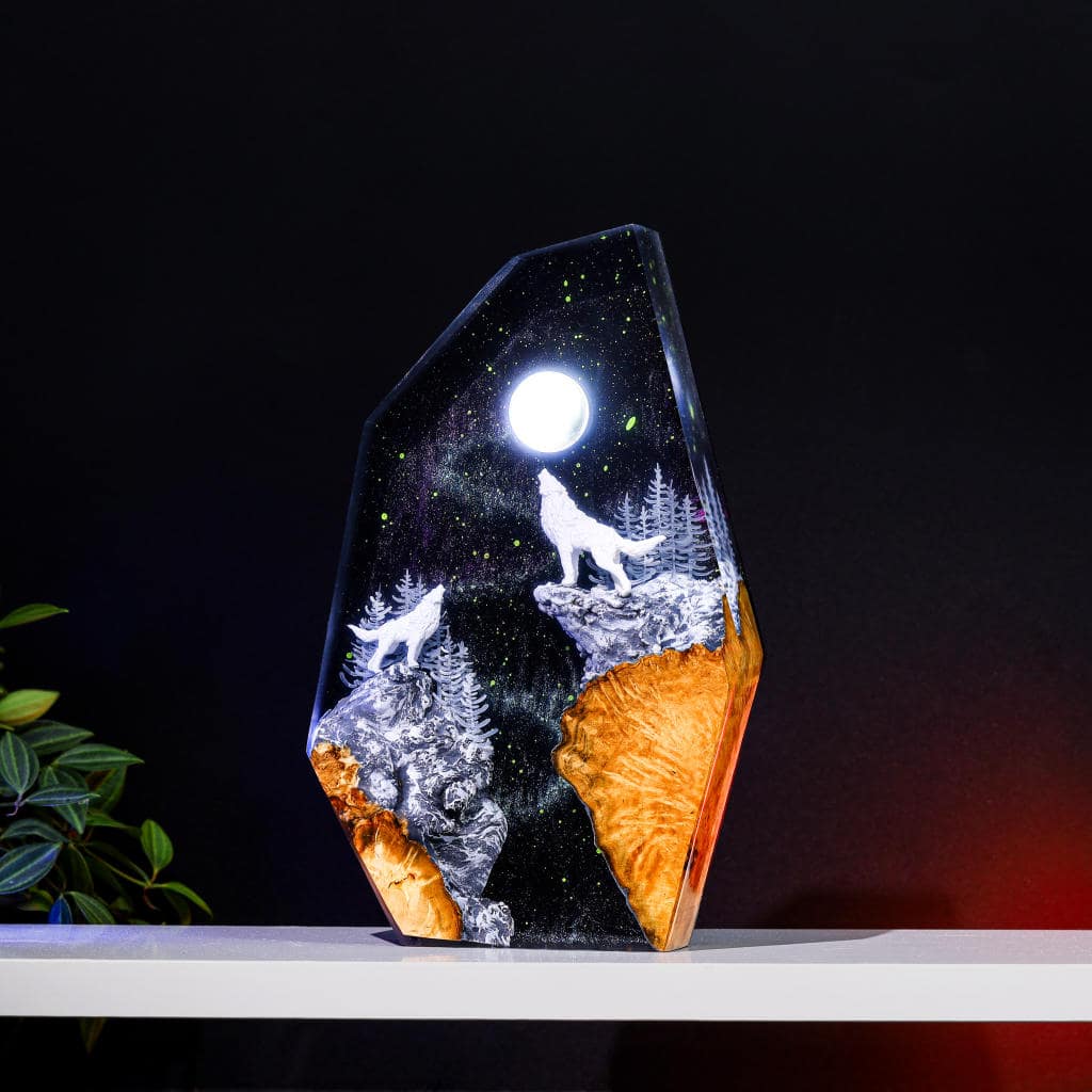 Wolf in Hunter's Moon Aurora Borealis Epoxy Lamp 8 WOLF in HUNTER'S MOON Aurora Borealis Epoxy Lamp