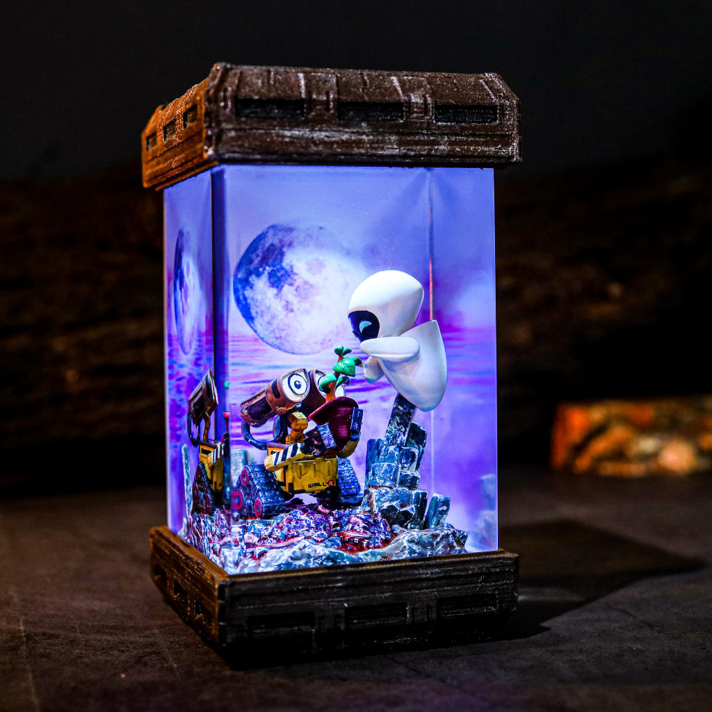 Wall-E and Eve Night Light 1 Wall-E and Eve Night Light