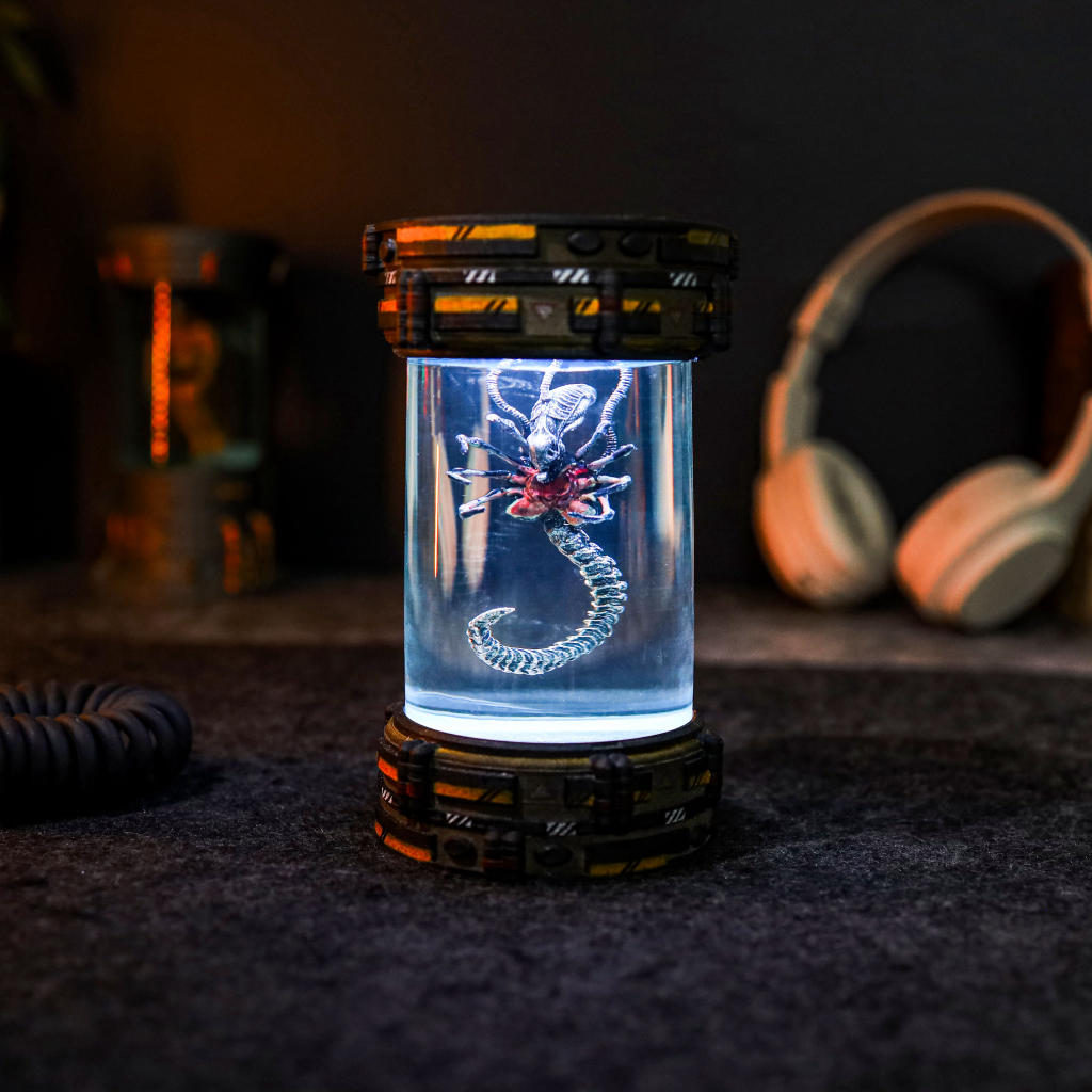 Alien FaceHugger Xenomorph Biolab Night Lamp 2 Alien Xenomorph Biolab Night Lamp