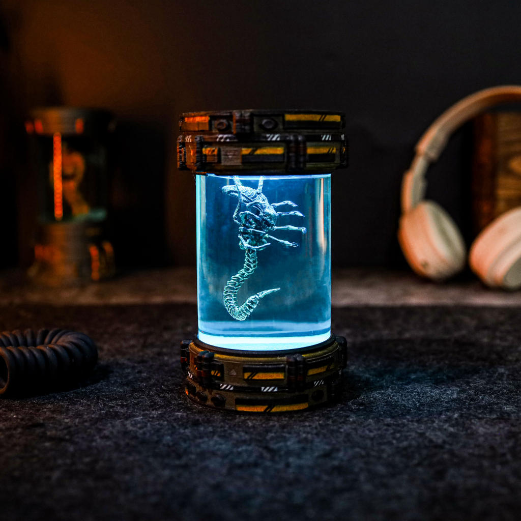 Alien FaceHugger Xenomorph Biolab Night Lamp 3 Alien Xenomorph Biolab Night Lamp