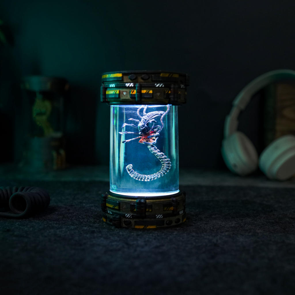 Alien FaceHugger Xenomorph Biolab Night Lamp 4 Alien Xenomorph Biolab Night Lamp