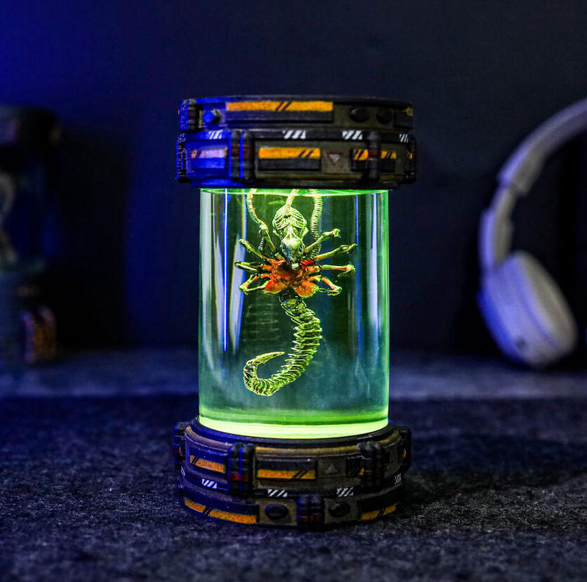 Alien FaceHugger Xenomorph Biolab Night Lamp 1 Alien Xenomorph Biolab Night Lamp