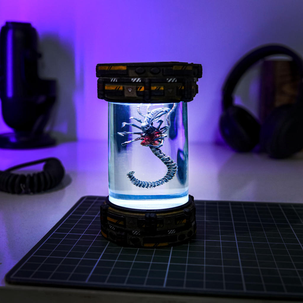 Alien FaceHugger Xenomorph Biolab Night Lamp 7 Alien Xenomorph Biolab Night Lamp