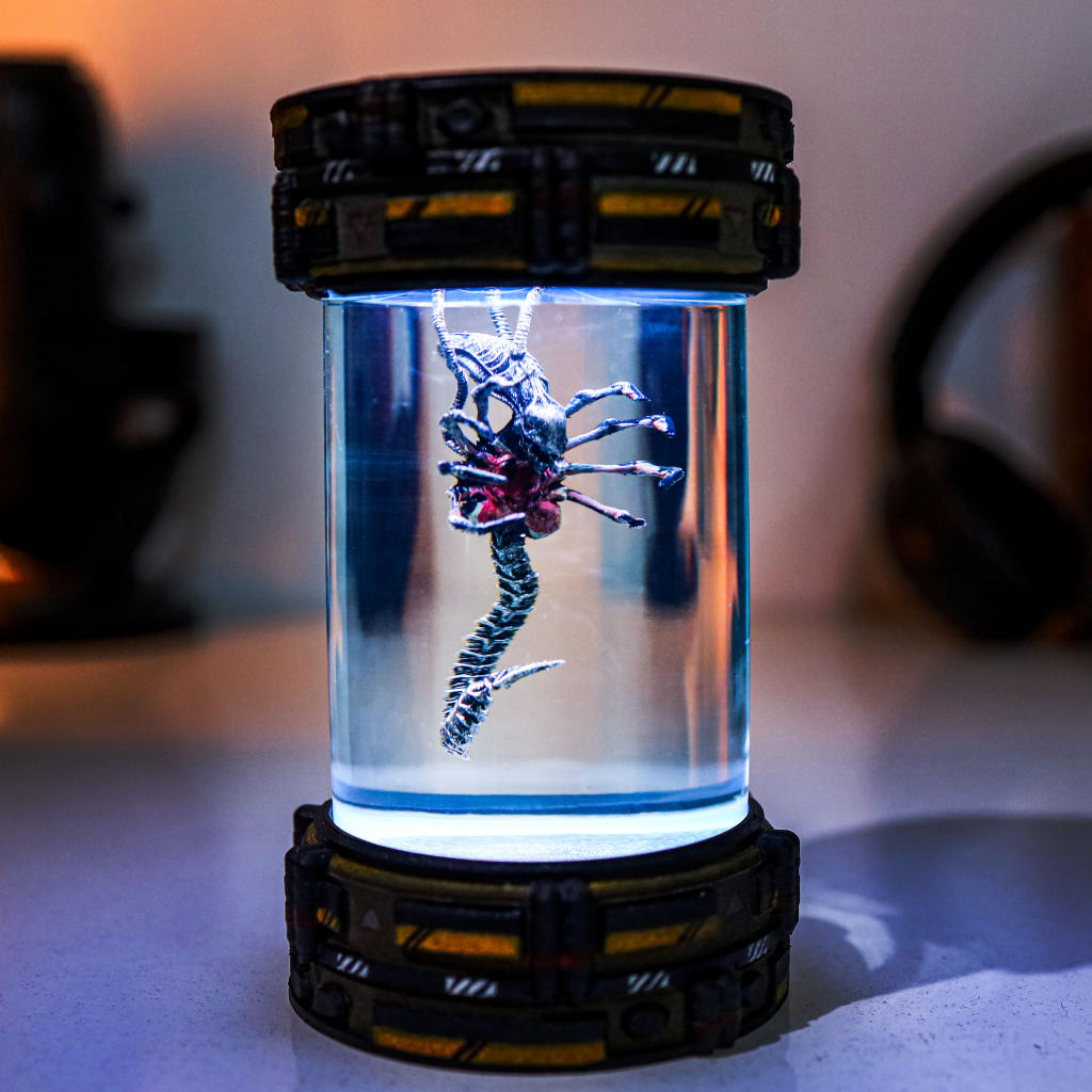 Alien FaceHugger Xenomorph Biolab Night Lamp 10 Alien Xenomorph Biolab Night Lamp