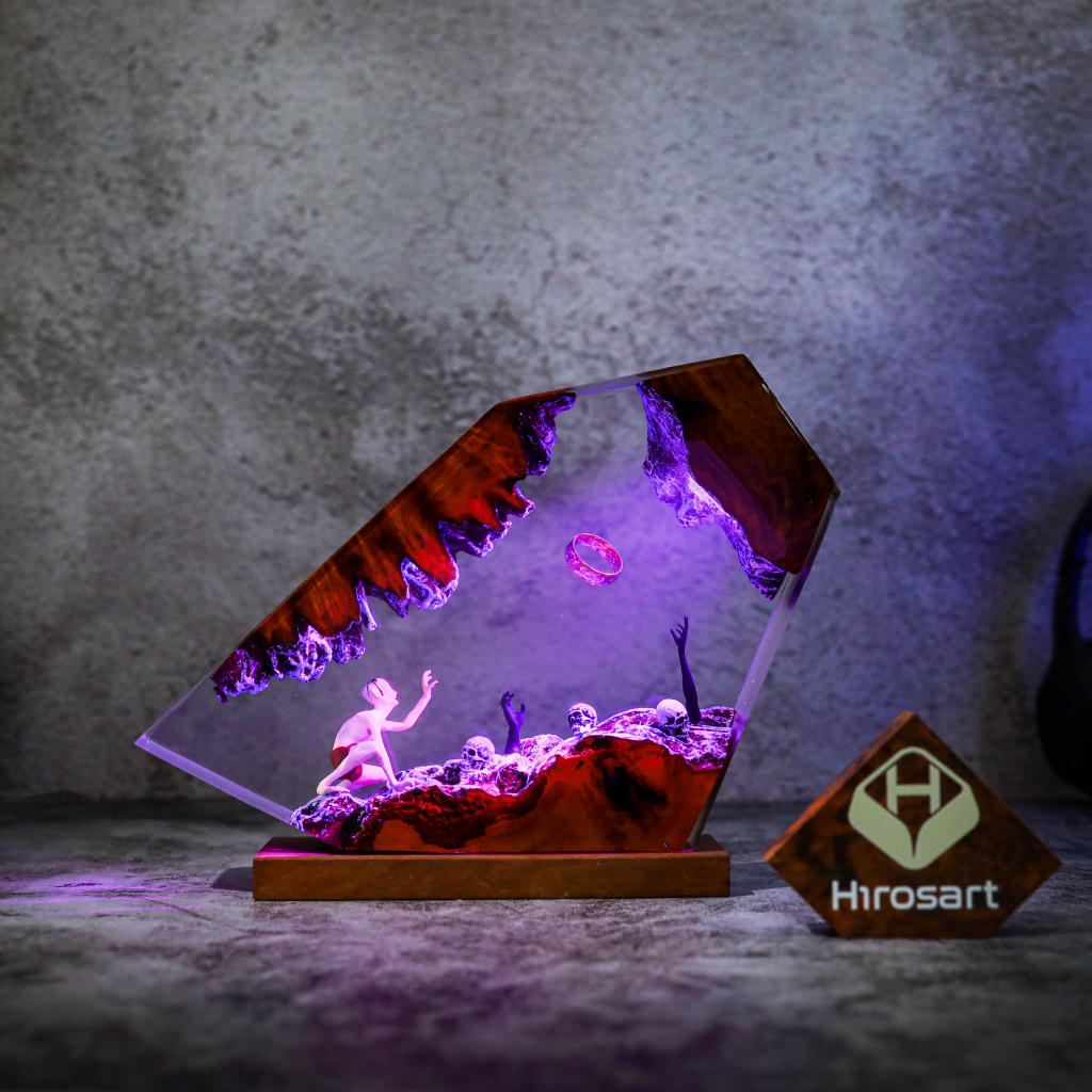 The Lord of the Rings Gollum Lamp 10 The Lord of the Rings Gollum Lamp