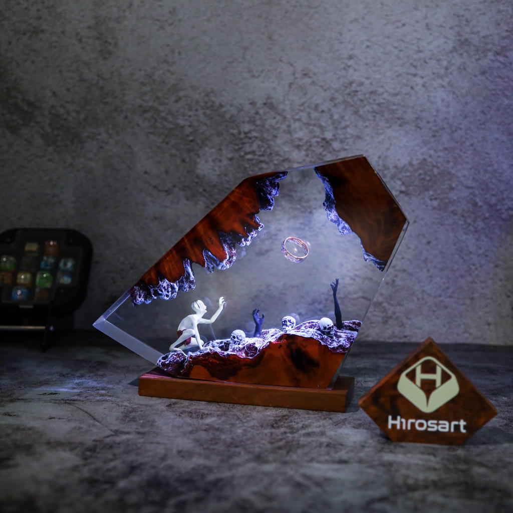 The Lord of the Rings Gollum Lamp 11 The Lord of the Rings Gollum Lamp