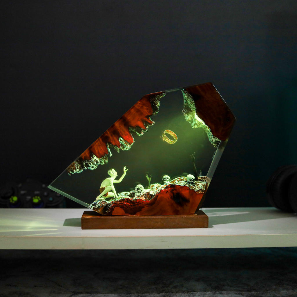 The Lord of the Rings Gollum Lamp 12 The Lord of the Rings Gollum Lamp