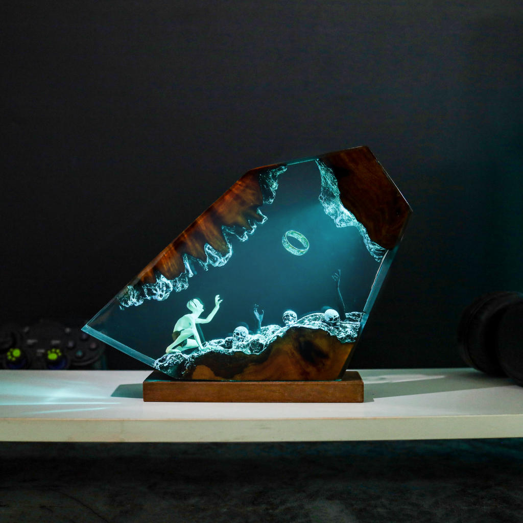 The Lord of the Rings Gollum Lamp 13 The Lord of the Rings Gollum Lamp