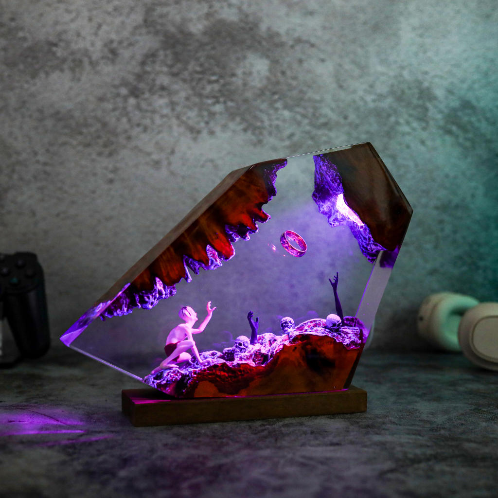 The Lord of the Rings Gollum Lamp 17 The Lord of the Rings Gollum Lamp