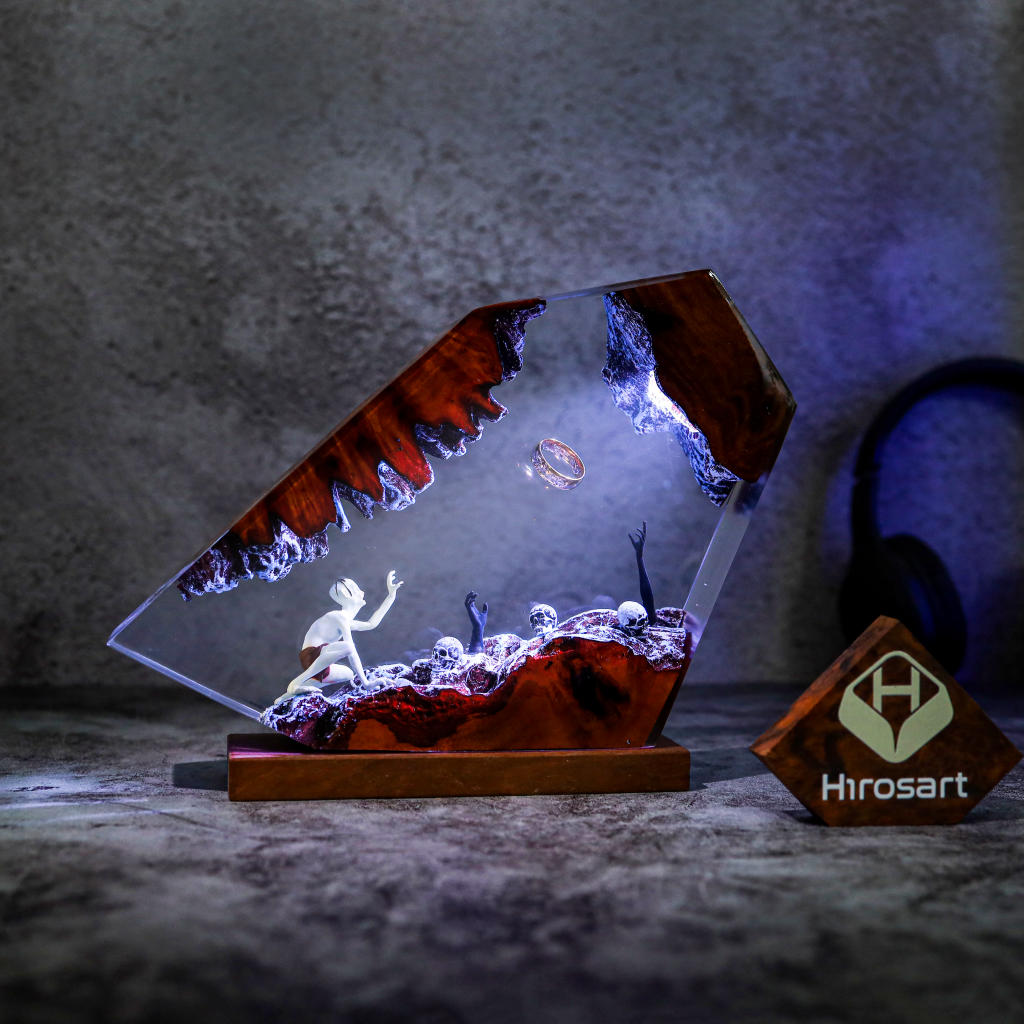 The Lord of the Rings Gollum Lamp 18 The Lord of the Rings Gollum Lamp