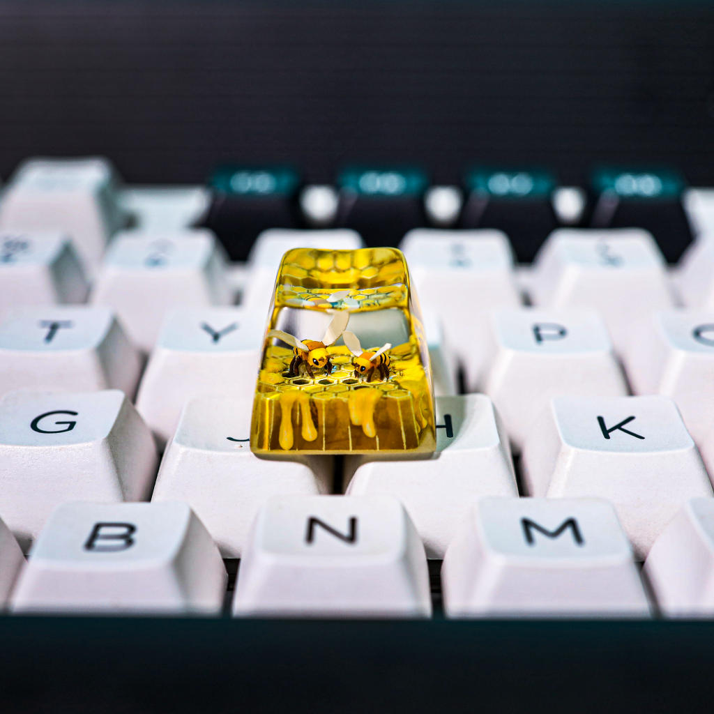 Honey Bee ESC Artisan Keycap 5 Honey Bee ESC Artisan Keycap