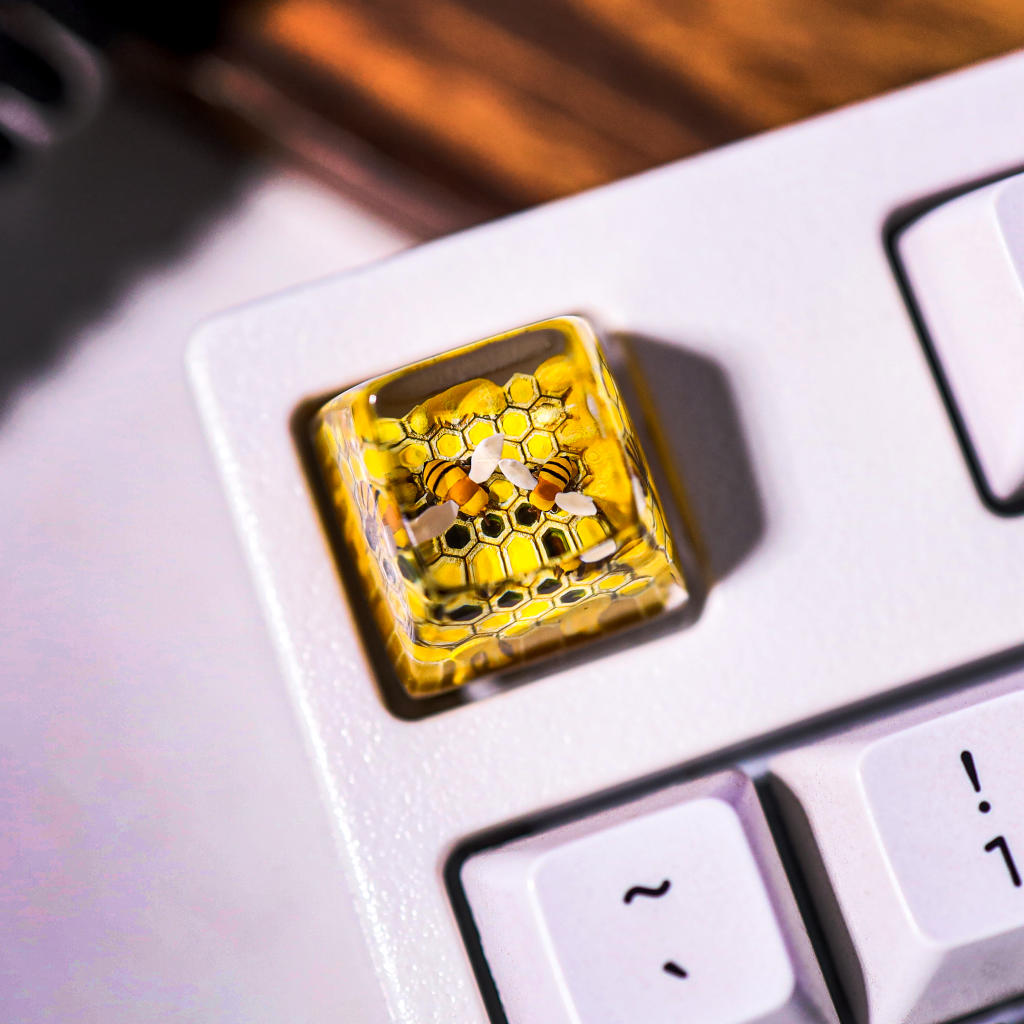 Honey Bee ESC Artisan Keycap 7 Honey Bee ESC Artisan Keycap