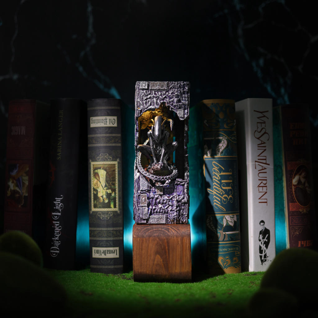 Alien Xenomorph Book Nook 2 Alien Xenomorph Book Nook
