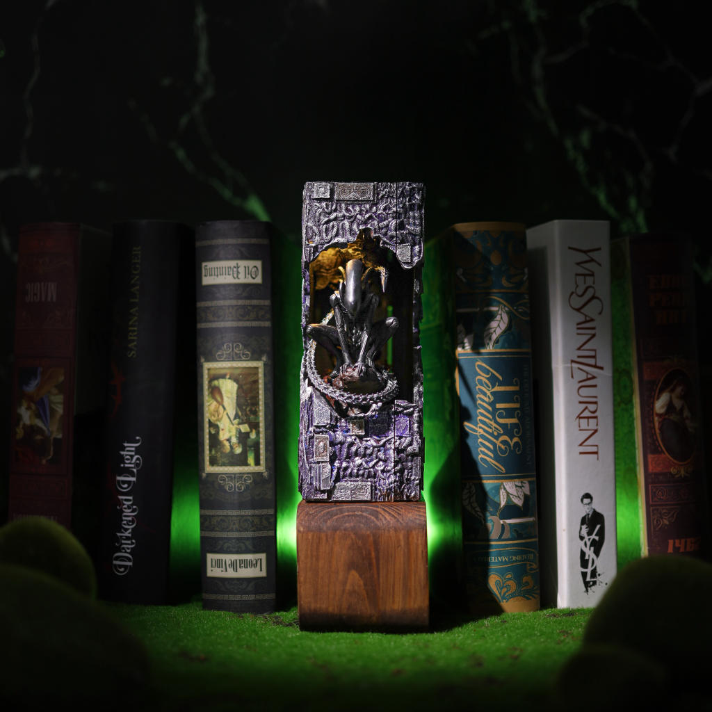 Alien Xenomorph Book Nook 3 Alien Xenomorph Book Nook