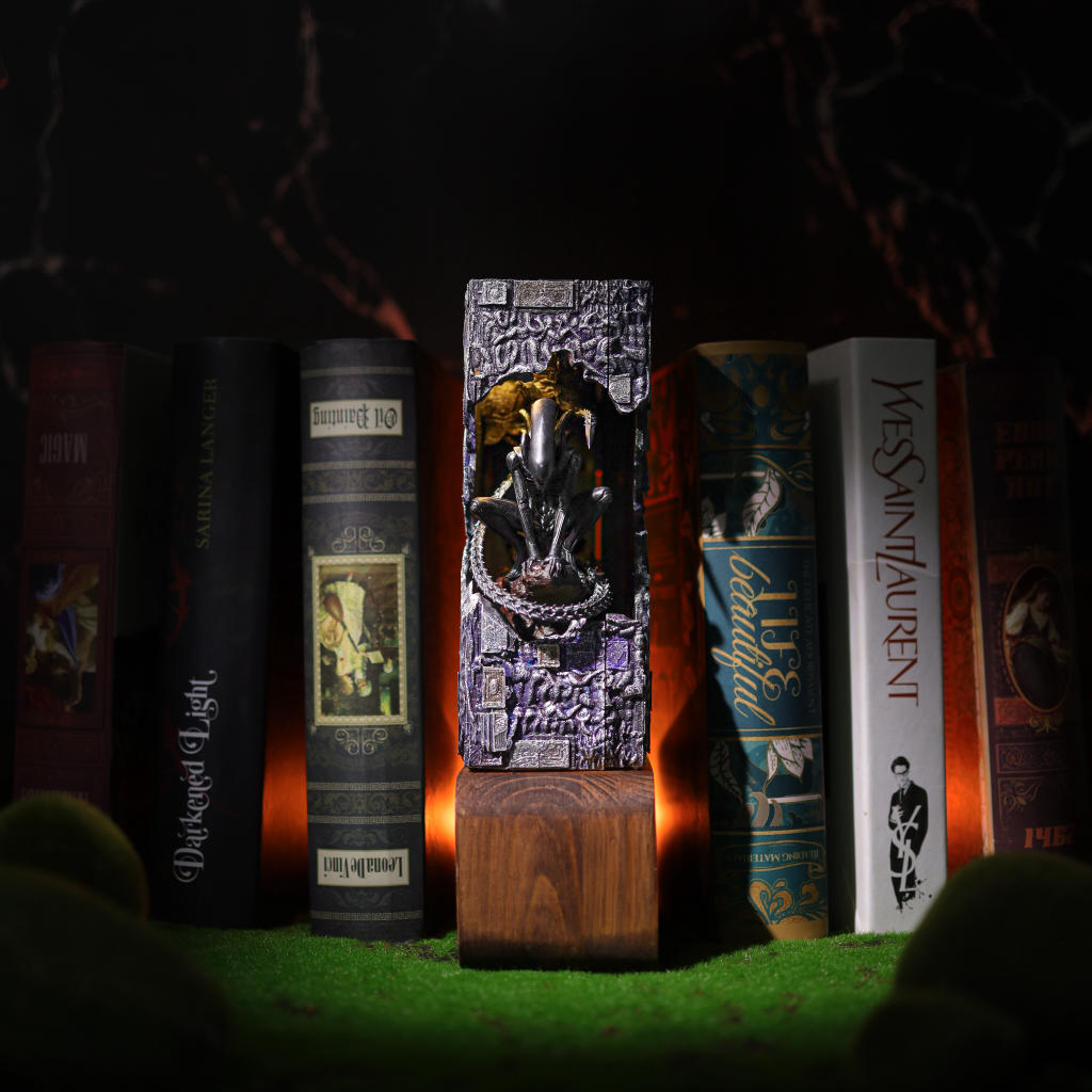 Alien Xenomorph Book Nook 4 Alien Xenomorph Book Nook