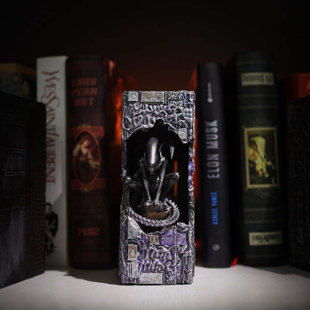 Alien Xenomorph Book Nook 5 Alien Xenomorph Book Nook