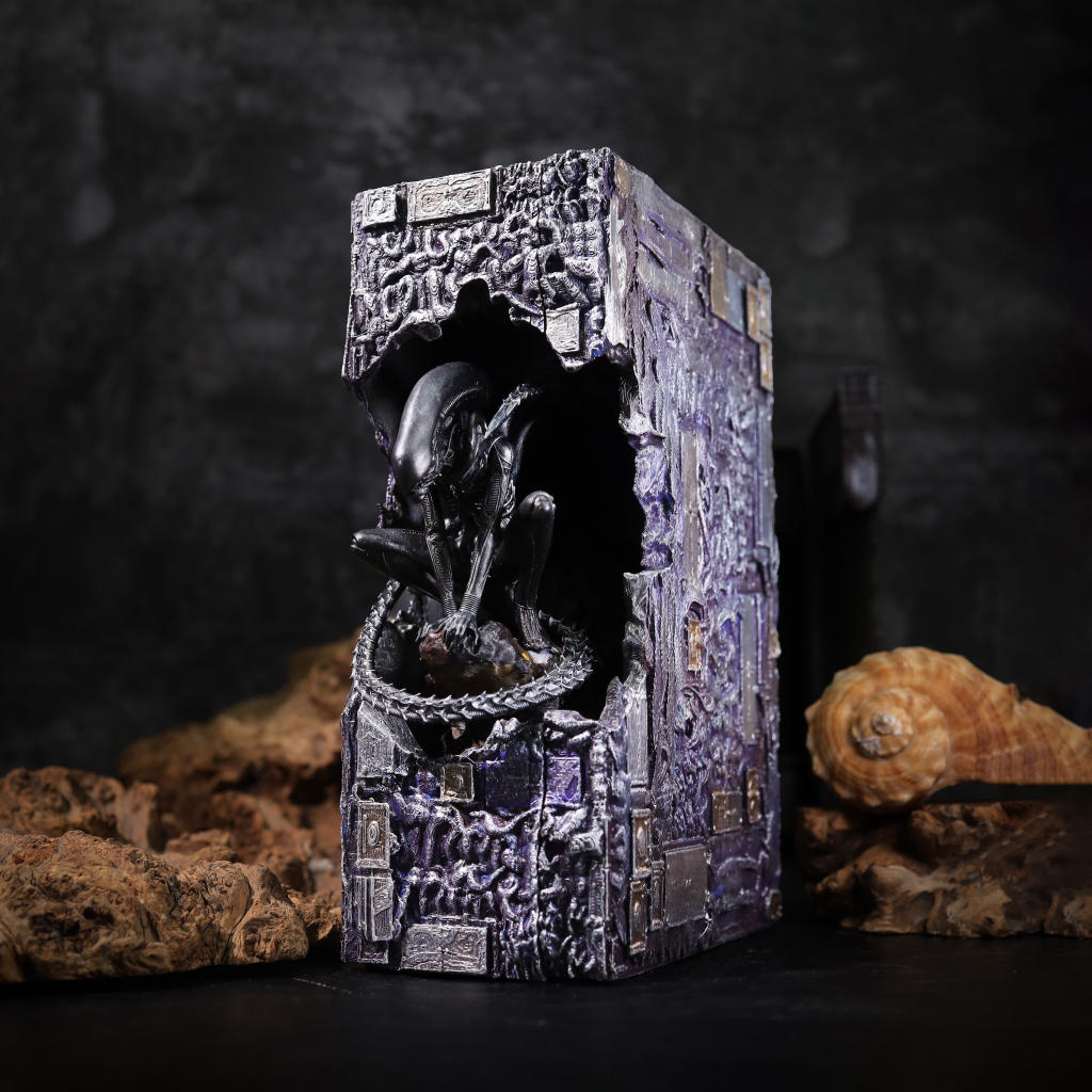 Alien Xenomorph Book Nook 9 Alien Xenomorph Book Nook