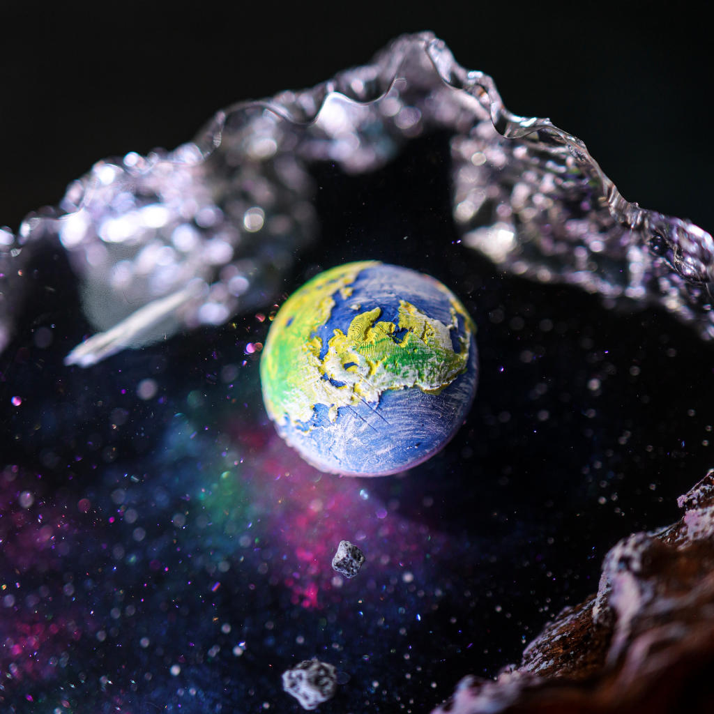 The Earth and Astronaut Epoxy Lamp Ver 2 4 Space Explorer Resin Night Light