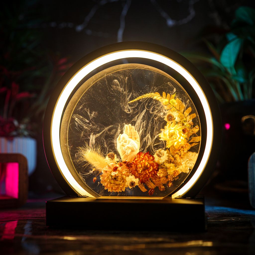 Mother & Baby Eternal Bloom Lamp 5 Mother and Baby Eternal Bloom Resin Light